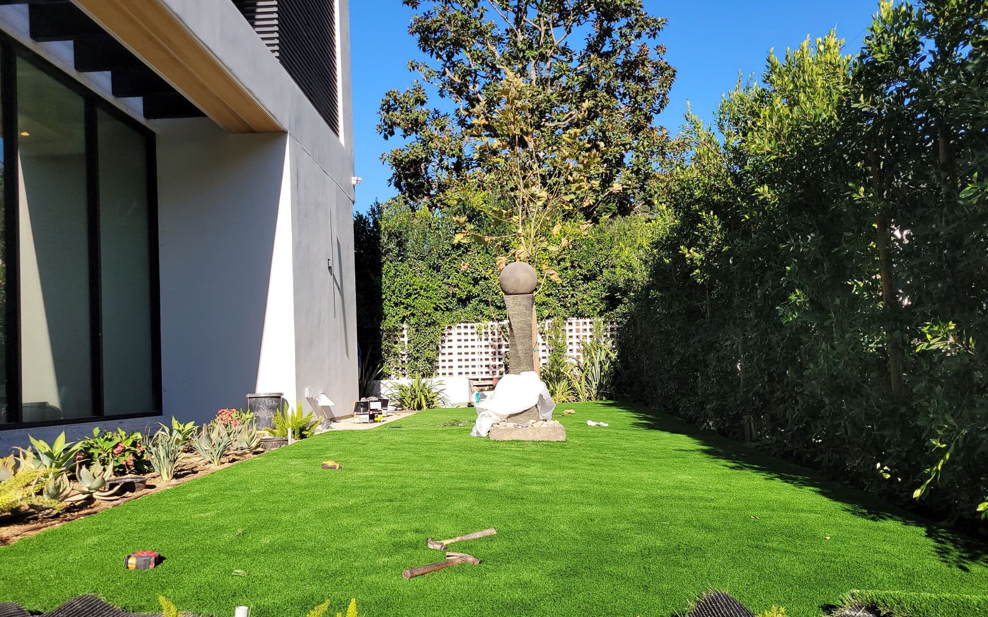 Modern Palisades Frontyard